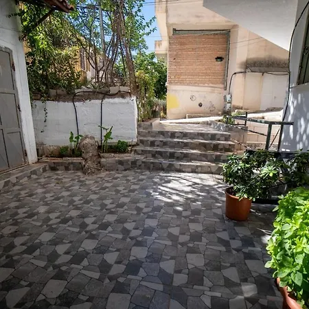 A Rustic Private With 1 Bedroom In Center Apartment *